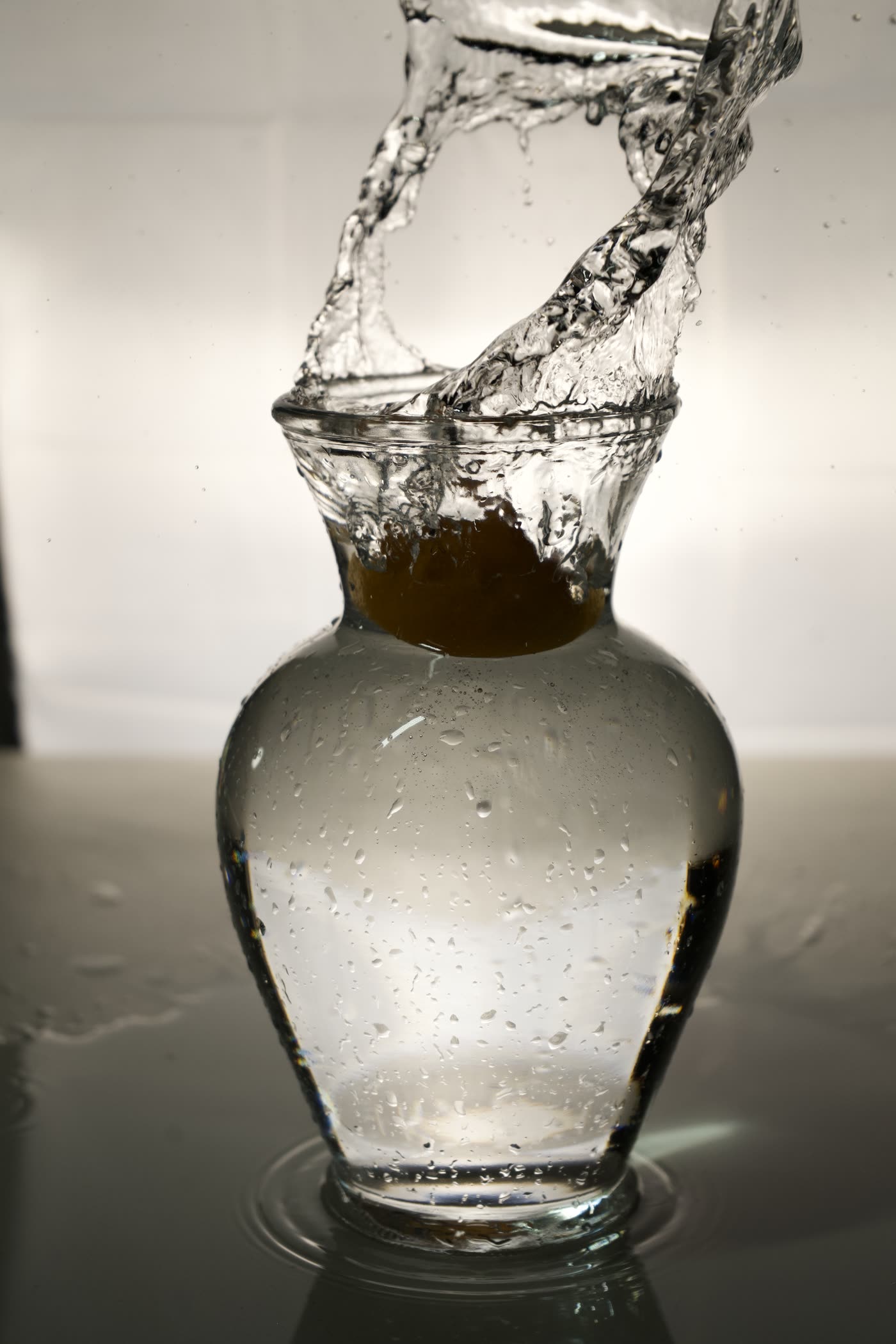 A crown-shaped splash frozen as liquid drops into a glass
